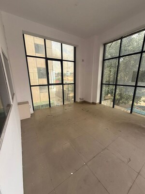 Room in  Warehouse at Dlf Industrial Area – for Rent
