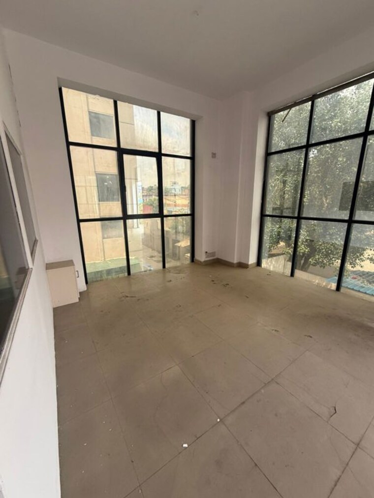 Room, dlf industrial area Commercial Warehouse 4000 Sq.Ft. In Dlf Industrial Area Faridabad 10774073