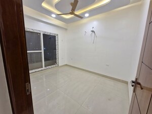 Room in 3 BHK Apartment at Puri Diplomatic Greens Villas, Sector 111 – for Rent