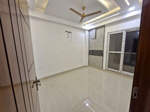 Room in 3 BHK Apartment at Puri Diplomatic Greens Villas, Sector 111 – for Rent