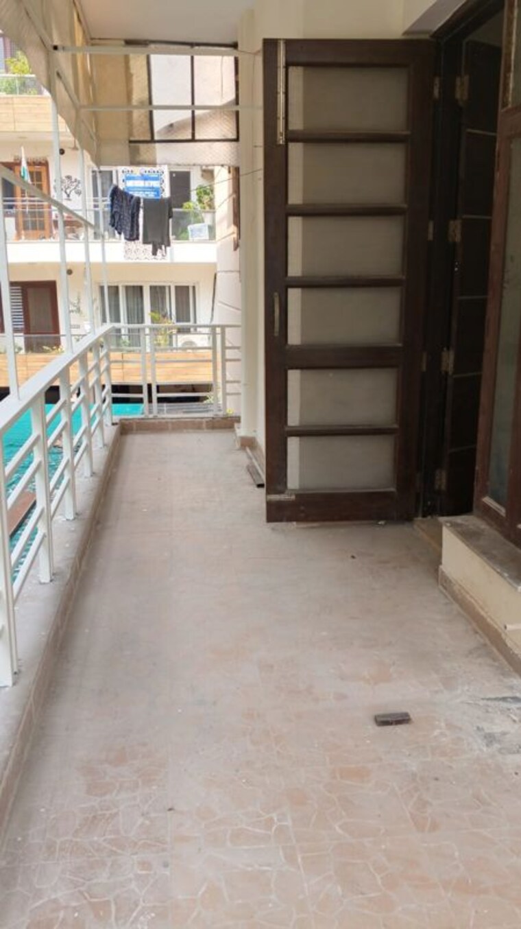 Balcony, unitech-south-city-ii 3 Bedroom 240 Sq.Yd. Builder Floor In Sector 50 Gurgaon 10774034