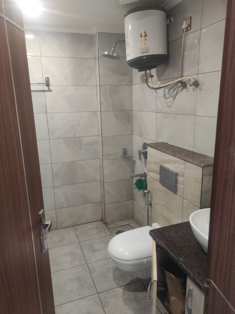 Bathroom, unitech-uniworld-gardens-2 2 Bedroom 973 Sq.Ft. Apartment In Sector 47 Gurgaon 10774084