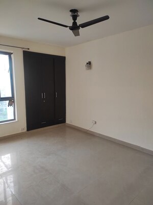 Furnished Amenities in 2 BHK Apartment at Unitech Uniworld Gardens 2, Sector 47 – for Rent