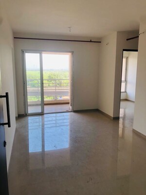 Room in 1.5 BHK Apartment at Puranik Rumah Bali, Ghodbunder Road – for Rent