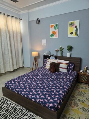 Bedroom in 4 BHK Builder Floor at Sector 55 – for Rent