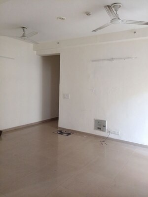 Room in 2.5 BHK Apartment at Mahagun My Woods, Sector 16c Greater Noida – for Rent