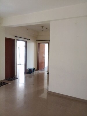 Room in 2.5 BHK Apartment at Mahagun My Woods, Sector 16c Greater Noida – for Rent
