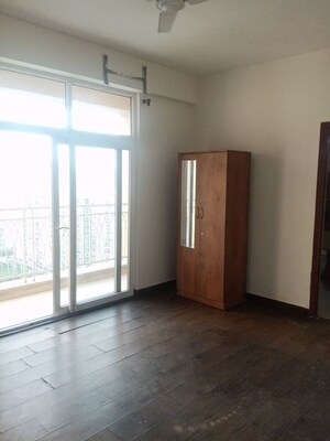 Room in 2.5 BHK Apartment at Mahagun My Woods, Sector 16c Greater Noida – for Rent