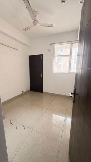 Room in  Apartment at Ajnara Le Garden, Sector 16b Greater Noida – for Sale