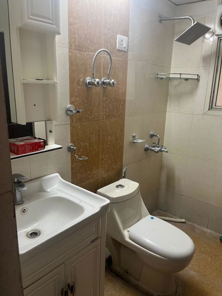 Bathroom, supertech-czar-suites 3 Bedroom 1750 Sq.Ft. Apartment In Omicron I Greater Noida Greater Noida 10774277