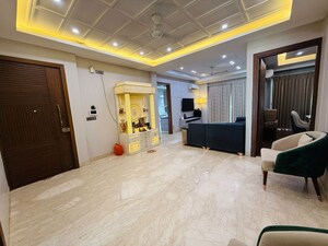 Room in 3 BHK Builder Floor at Sector 57 – for Sale