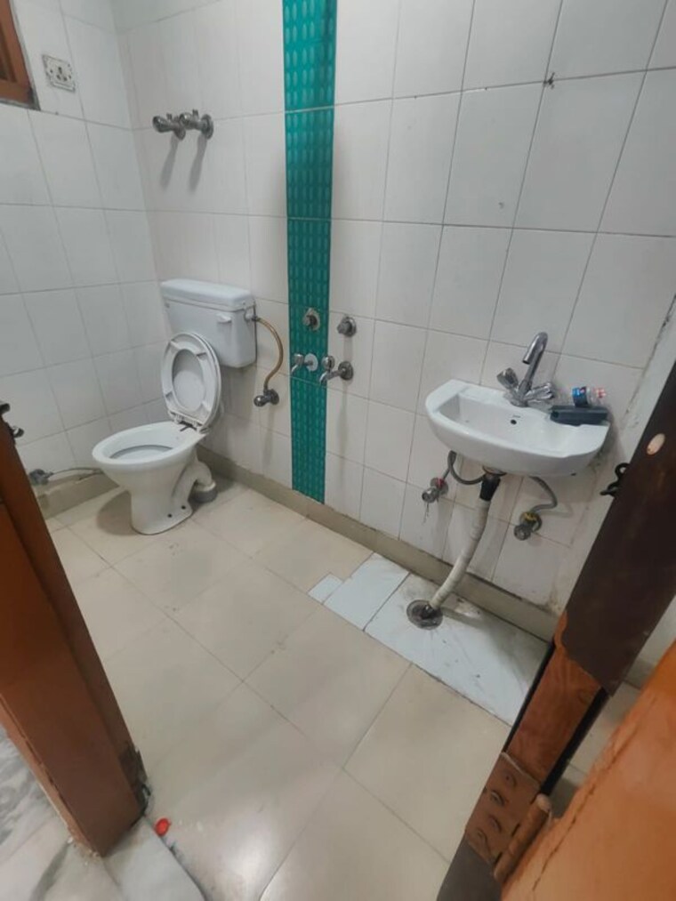 Bathroom, saket 1 RK 400 Sq.Ft. Builder Floor In Saket Delhi 10774315