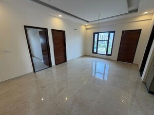 Room in 4 BHK Apartment at Panchkula Urban Estate – for Sale