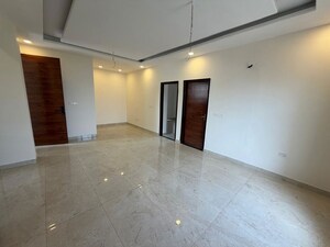 Room in 4 BHK Apartment at Panchkula Urban Estate – for Sale