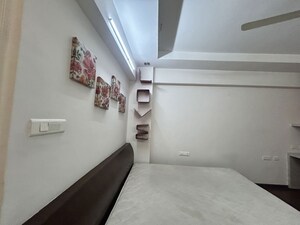 Room in 4 BHK Apartment at Niharika Signature, Gachibowli – for Rent