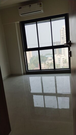 Room in 3 BHK Apartment at Shri Nakoda Ratan Address, Prabhadevi – for Rent