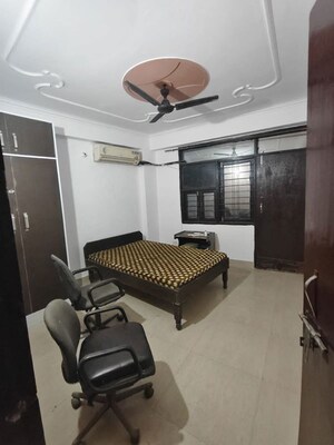 Team Area in 1 BHK Builder Floor at Saket – for Rent