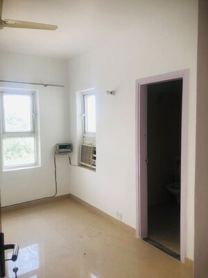 Room in 2 BHK Apartment at Umang Summer Palms, Sector 86 – for Rent