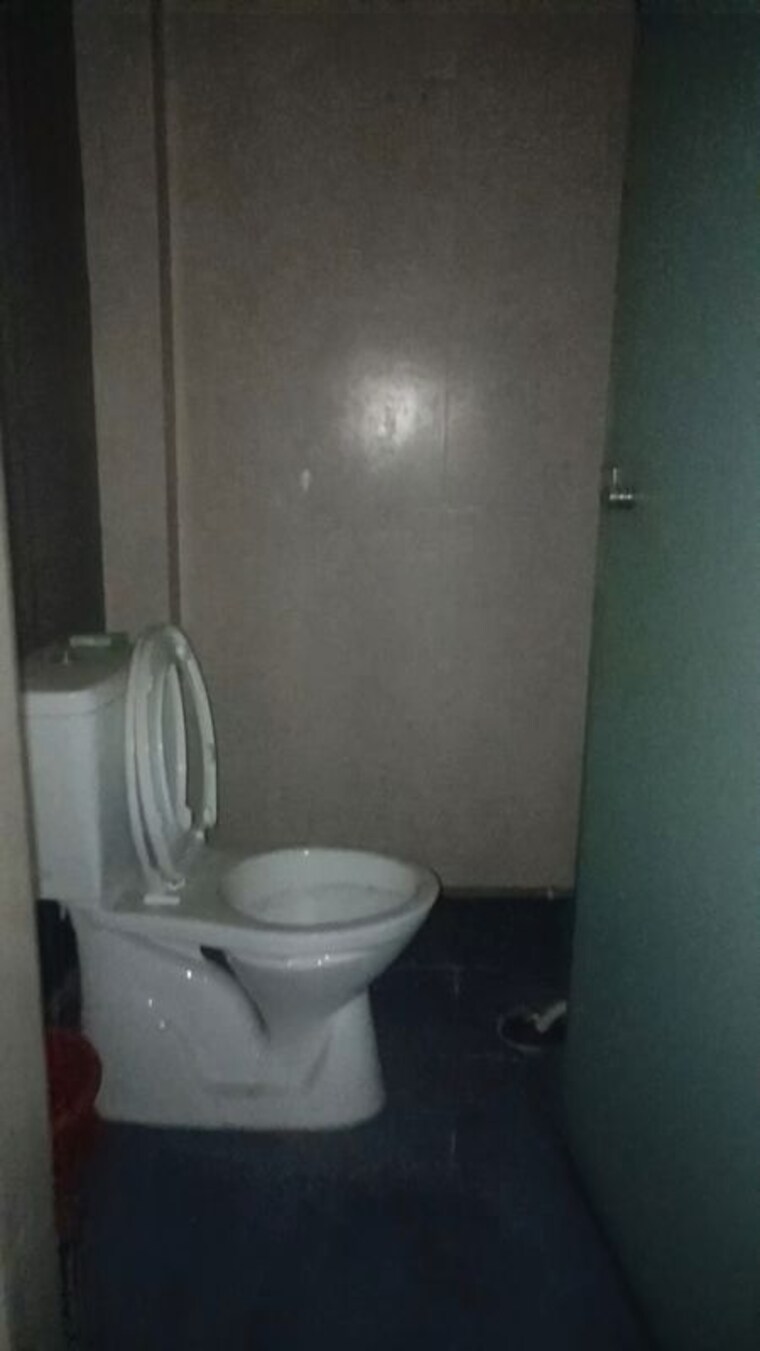 Bathroom, gariahat Commercial Office Space 3500 Sq.Ft. In Gariahat Kolkata 10774331