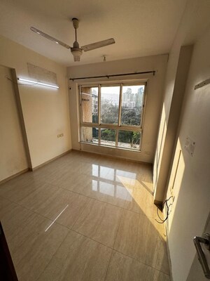 Room in 2.5 BHK Apartment at Heranadani Meadows Gemini, Ghodbunder Road – for Rent