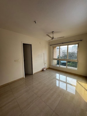 Room in 2.5 BHK Apartment at Heranadani Meadows Gemini, Ghodbunder Road – for Rent