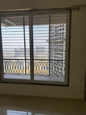 Room in 3 BHK Apartment at Paradise Sai World Empire, Kharghar – for Rent