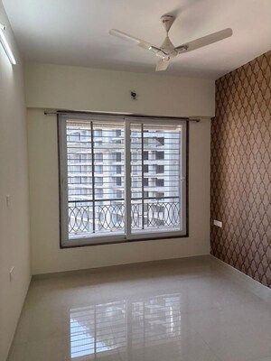 Room in 3 BHK Apartment at Paradise Sai World Empire, Kharghar – for Rent
