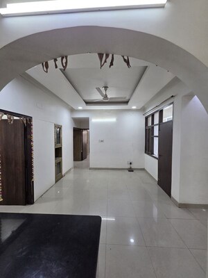 Building Lobby in 3 BHK Apartment at HBH Galaxy Apartments, Sector 43 – for Rent