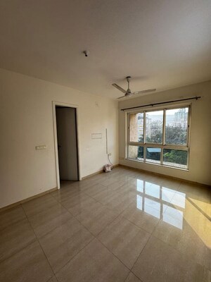 Room in 2.5 BHK Apartment at Heranadani Meadows Gemini, Ghodbunder Road – for Rent