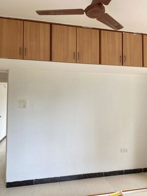 Room in 3 BHK Apartment at Pentagon Fortune East, Kharadi – for Rent