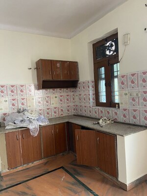 Furnished Amenities in 1 BHK Builder Floor at Dharam Colony – for Rent