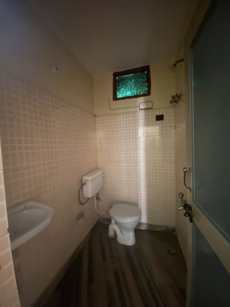 Bathroom, dharam colony 1 Bedroom 700 Sq.Ft. Builder Floor In Dharam Colony Gurgaon 10774424