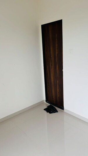 Room in 1 BHK Apartment at Om Ashoka Heights, Mulund West – for Rent