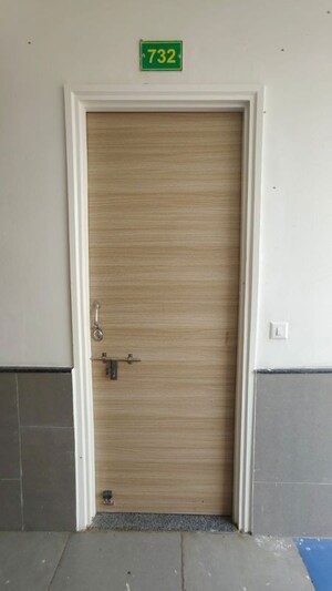 Room in 1 RK Apartment at Gaur Aerocity, Gaur Yamuna City – for Rent