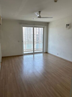Room in 3 BHK Apartment at DLF Park Place, Sector 54 – for Rent
