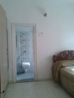Room in 2 BHK Apartment at Bandra West – for Rent