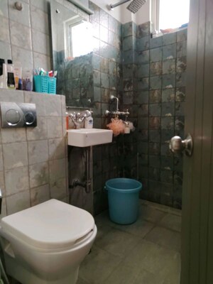 Bathroom in 2.5 BHK Builder Floor at Uppal Southend, Sector 49 – for Sale