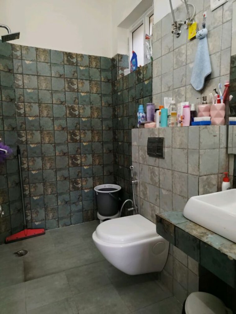 Bathroom, uppal-southend 2.5 Bedroom 180 Sq.Yd. Builder Floor In Sector 49 Gurgaon 10774446