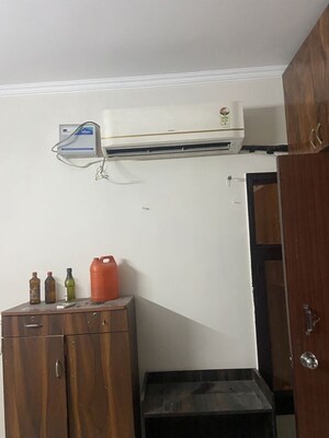 Furnished Amenities in 2 BHK Builder Floor at Dharam Colony – for Rent