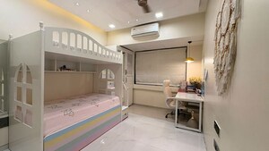 Room in 2 BHK Apartment at Lokhandwala Octacrest, Kandivali East – for Rent