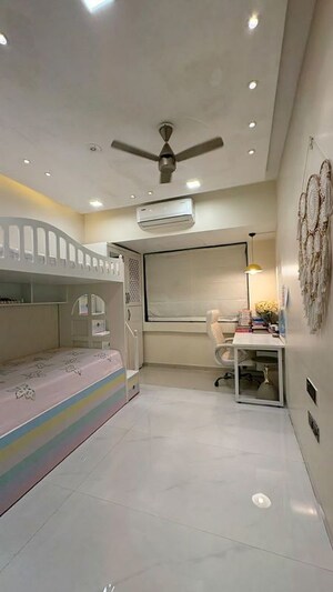 Room in 2 BHK Apartment at Lokhandwala Octacrest, Kandivali East – for Rent