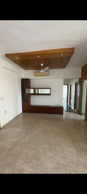 Living Room in 6+ BHK Apartment at Hiranandani Meadows, Manpada – for Sale