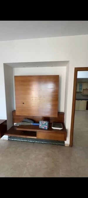 Living Room in 6+ BHK Apartment at Hiranandani Meadows, Manpada – for Sale