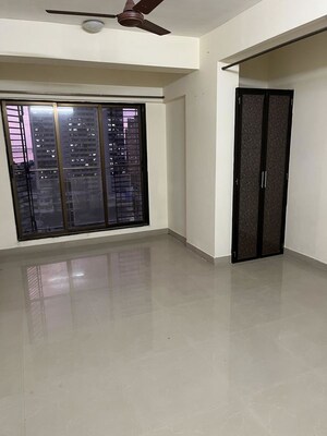 Room in 2 BHK Apartment at Dwarkamai CHS, Matunga West – for Rent