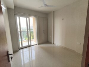 Room in 3 BHK Apartment at Tata Eureka Park, Sector 150 – for Rent