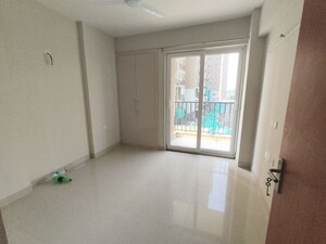 Room in 3 BHK Apartment at Tata Eureka Park, Sector 150 – for Rent