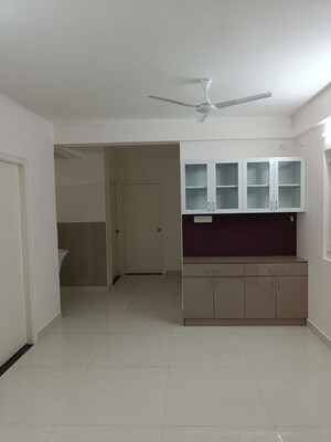 Room in 2.5 BHK Apartment at SMR Vinay Gateway, Yelahanka – for Rent