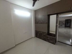 Room in 2.5 BHK Apartment at SMR Vinay Gateway, Yelahanka – for Rent