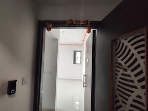 Building Lobby in 1.5 BHK Apartment at Kalpataru Elitus, Mulund West – for Rent