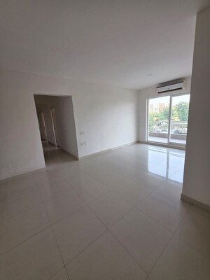 Room in 4 BHK Apartment at Central Park Flower Valley, Sohna Sector 33 – for Sale